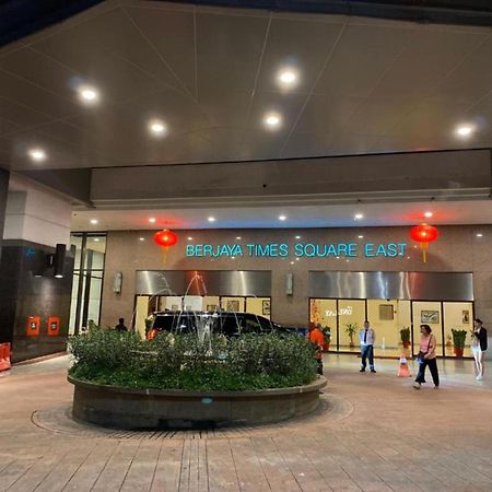 Ringko Service Apartments At Berjaya Times Square Kl كوالالمبور المظهر الخارجي الصورة